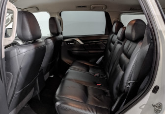 Подержанный автомобиль Mitsubishi Pajero Sport 2018 года (17 фото)