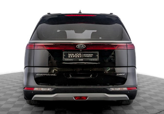 Подержанный автомобиль Kia Carnival 2021 года (6 фото)