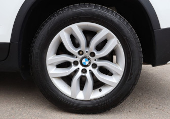 Подержанный автомобиль BMW X3 2012 года (9 фото)