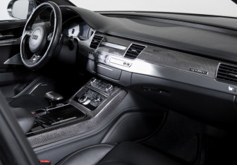 Подержанный автомобиль Audi S8 2013 года (9 фото)