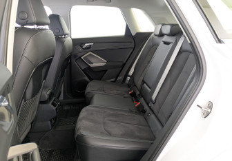 Подержанный автомобиль Audi Q3 2023 года (18 фото)