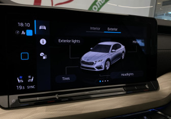Подержанный автомобиль Skoda Octavia Liftback 2023 года (20 фото)