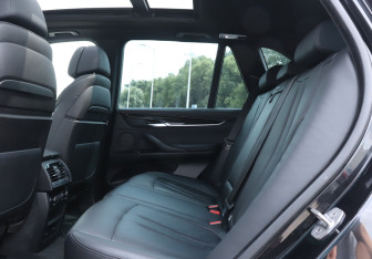 Подержанный автомобиль BMW X5 2013 года (10 фото)