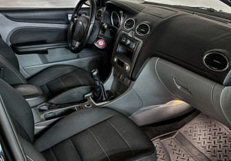 Подержанный автомобиль Ford Focus Hatchback 2010 года (12 фото)