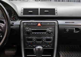 Подержанный автомобиль Audi A4 Sedan 2005 года (14 фото)