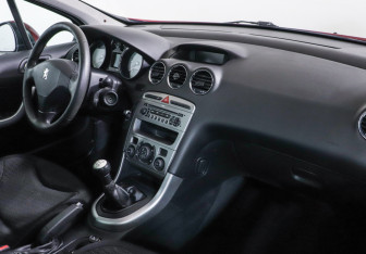 Подержанный автомобиль Peugeot 308 Wagon 2008 года (9 фото)