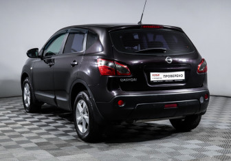 Подержанный автомобиль Nissan Qashqai 2012 года (7 фото)