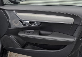 Подержанный автомобиль Volvo S90 2017 года (25 фото)