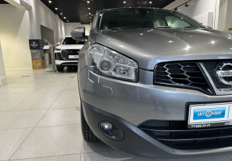 Подержанный автомобиль Nissan Qashqai 2011 года (8 фото)