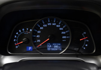 Подержанный автомобиль Toyota RAV4 2014 года (13 фото)