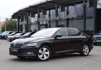 Подержанный автомобиль Skoda Superb Liftback 2015 года (25 фото)