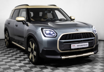 Подержанный автомобиль MINI Countryman 2023 года (3 фото)