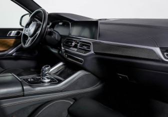 Подержанный автомобиль BMW X6 2021 года (9 фото)