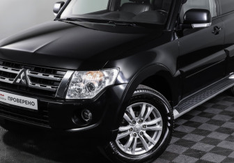 Подержанный автомобиль Mitsubishi Pajero 2014 года (23 фото)