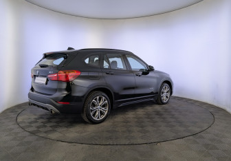Подержанный автомобиль BMW X1 2017 года (5 фото)