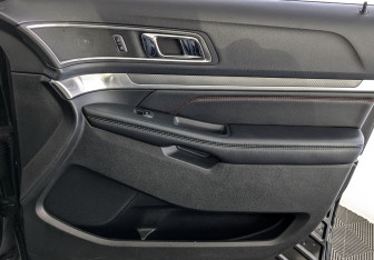 Подержанный автомобиль Ford Explorer 2016 года (25 фото)