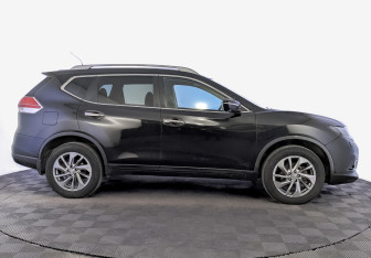 Подержанный автомобиль Nissan X-Trail 2016 года (4 фото)