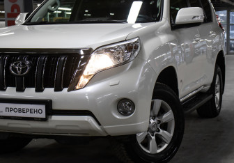 Подержанный автомобиль Toyota Land Cruiser Prado 2017 года (23 фото)