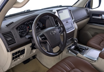 Подержанный автомобиль Toyota Land Cruiser Suv 2021 года (15 фото)