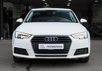 Подержанный автомобиль Audi A4 Sedan 2019 года (2 фото)