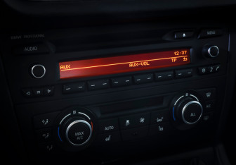 Подержанный автомобиль BMW X1 2014 года (16 фото)