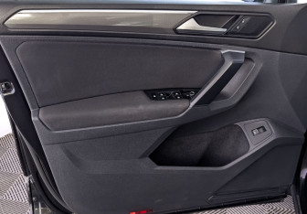 Подержанный автомобиль Volkswagen Tiguan 2018 года (19 фото)