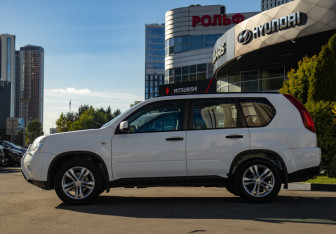 Подержанный автомобиль Nissan X-Trail 2012 года (6 фото)