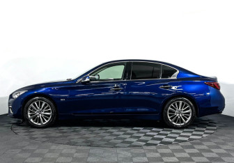 Подержанный автомобиль Infiniti Q50 2018 года (8 фото)