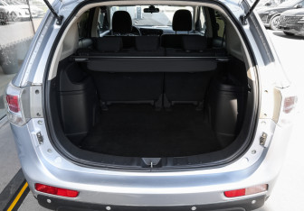 Подержанный автомобиль Mitsubishi Outlander 2013 года (8 фото)