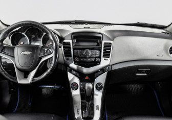 Подержанный автомобиль Chevrolet Cruze Sedan 2012 года (14 фото)