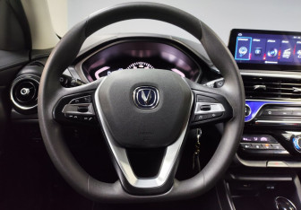Подержанный автомобиль Changan Alsvin 2023 года (13 фото)