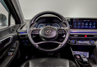 Подержанный автомобиль Hyundai Sonata 2022 года (22 фото)