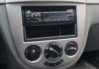 Подержанный автомобиль Chevrolet Lacetti Wagon 2012 года (13 фото)