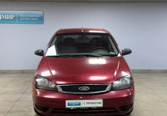 Подержанный автомобиль Ford Focus Sedan 2004 года (2 фото)