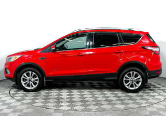 Подержанный автомобиль Ford Kuga 2017 года (3 фото)