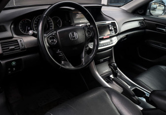 Подержанный автомобиль Honda Accord Sedan 2013 года (11 фото)