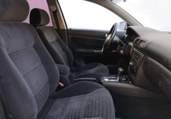 Подержанный автомобиль Volkswagen Passat Wagon 2003 года (10 фото)