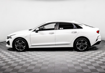 Подержанный автомобиль Kia K5 2021 года (8 фото)
