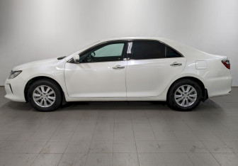Подержанный автомобиль Toyota Camry Sedan 2015 года (8 фото)