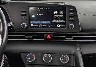 Подержанный автомобиль Hyundai Elantra Sedan 2021 года (17 фото)