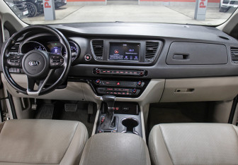 Подержанный автомобиль Kia Carnival 2019 года (15 фото)