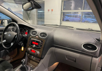 Подержанный автомобиль Ford Focus Sedan 2008 года (10 фото)