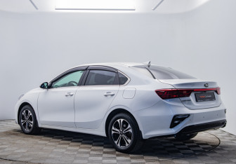 Подержанный автомобиль Kia Cerato Sedan 2019 года (3 фото)