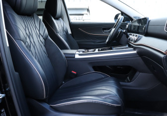 Подержанный автомобиль Jaecoo J8 2024 года (16 фото)