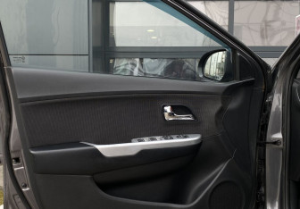 Подержанный автомобиль Kia Rio Hatchback 2013 года (18 фото)