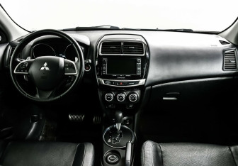 Подержанный автомобиль Mitsubishi ASX 2014 года (10 фото)