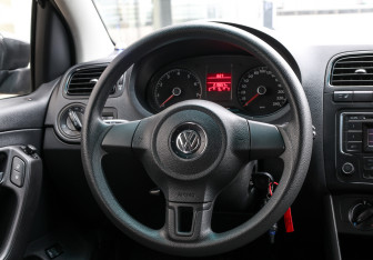 Подержанный автомобиль Volkswagen Polo Sedan 2013 года (16 фото)