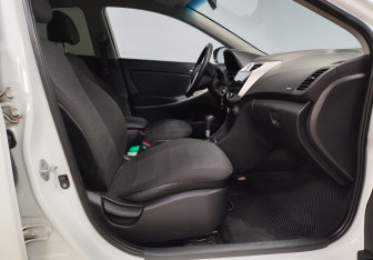 Подержанный автомобиль Hyundai Solaris Sedan 2013 года (10 фото)