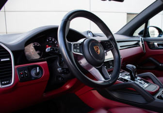 Подержанный автомобиль Porsche Cayenne 2018 года (9 фото)