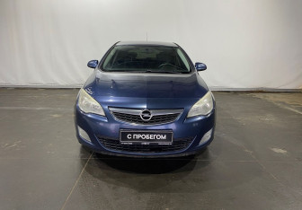 Подержанный автомобиль Opel Astra Hatchback 2011 года (2 фото)